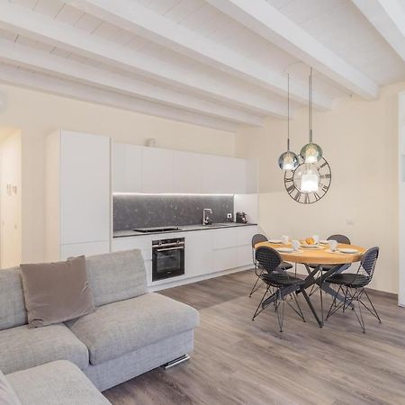 Modern & Stylish Apartment In Como City By Rent All كومو المظهر الخارجي الصورة