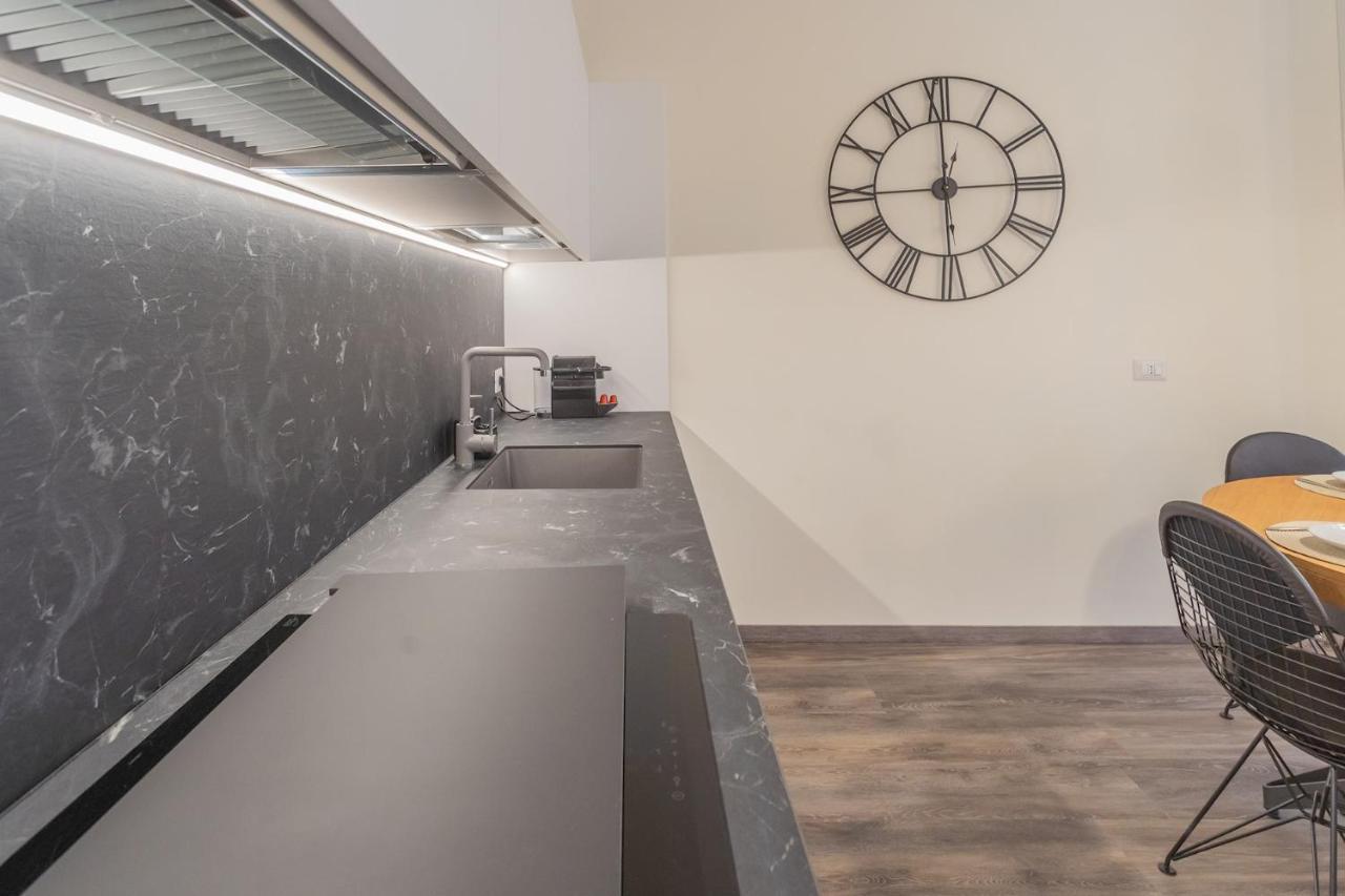 Modern & Stylish Apartment In Como City By Rent All كومو المظهر الخارجي الصورة