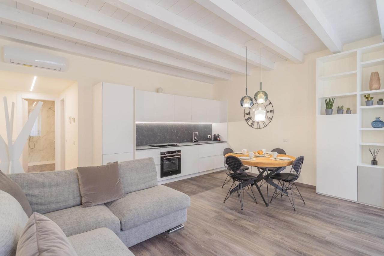 Modern & Stylish Apartment In Como City By Rent All كومو المظهر الخارجي الصورة